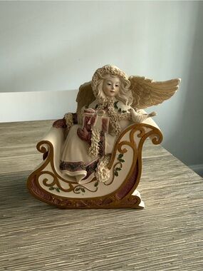 Sarah’s Angels “Sue” Angel in Sleigh Figurine 2002 Mindspring Studio